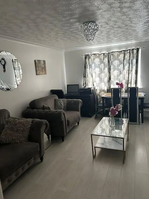Apartment Spacious Two Bedrooms Dagenham