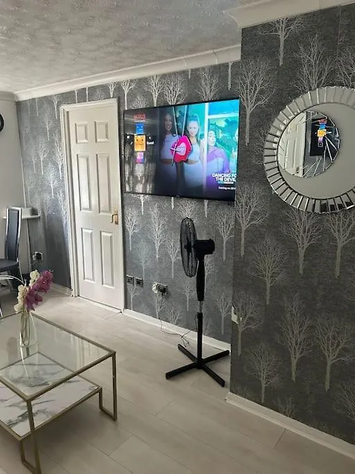 Spacious Two Bedrooms Dagenham Apartment