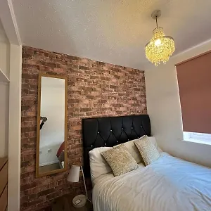 Stunning 1 Bedroom In Apartment Dagenham