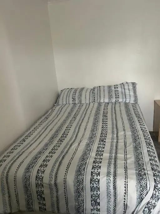 Spacious Two Bedrooms Dagenham 0*,