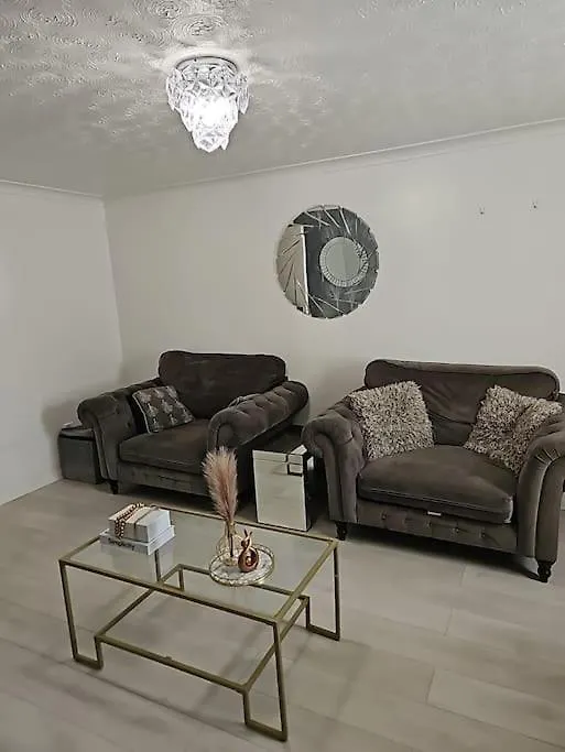 Spacious Two Bedrooms Dagenham