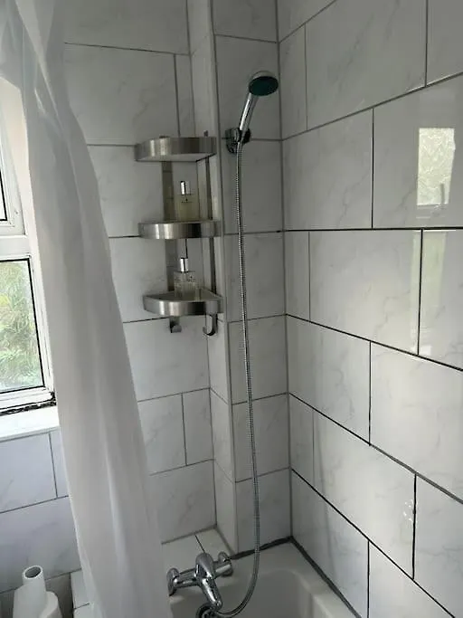 Spacious Two Bedrooms Dagenham